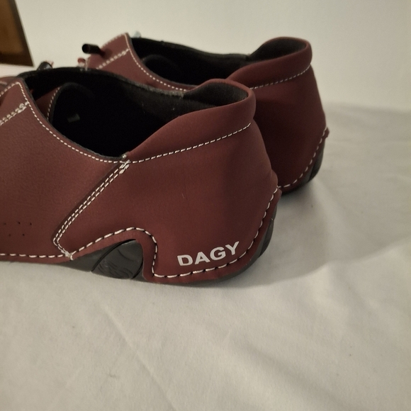 Dagy Burgandy Men's Sneakers with Low-Profile Silhouette and Bungi Closure - Picture 5 of 7